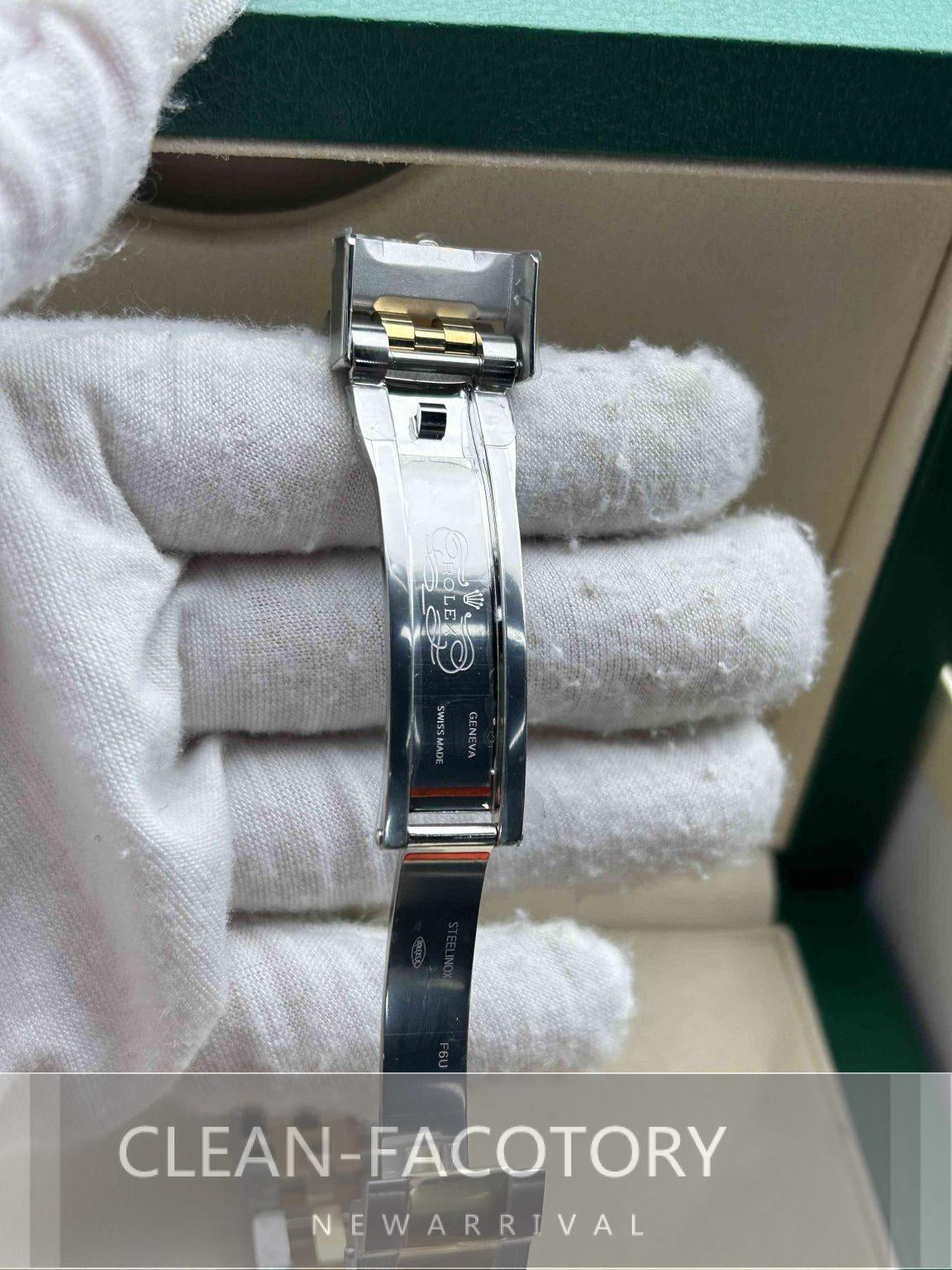 GMT-Master II 126713GRNR “Root Beer Two-Tone” Oyster 40mm Clean Factory