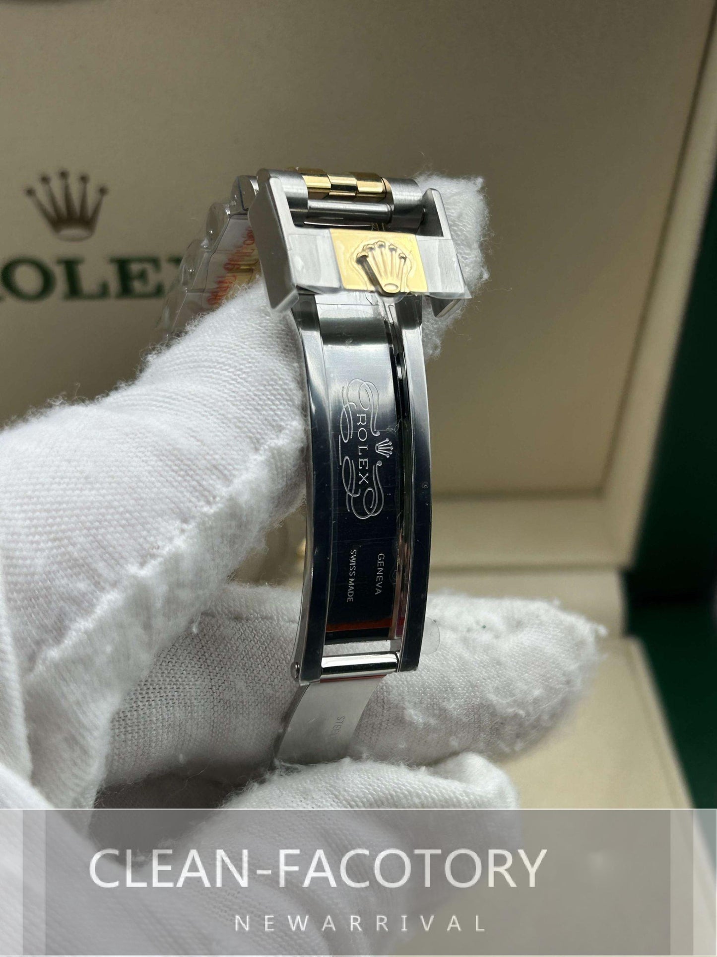 GMT-Master II 126713GRNR “Root Beer Two-Tone” Oyster 40mm Clean Factory