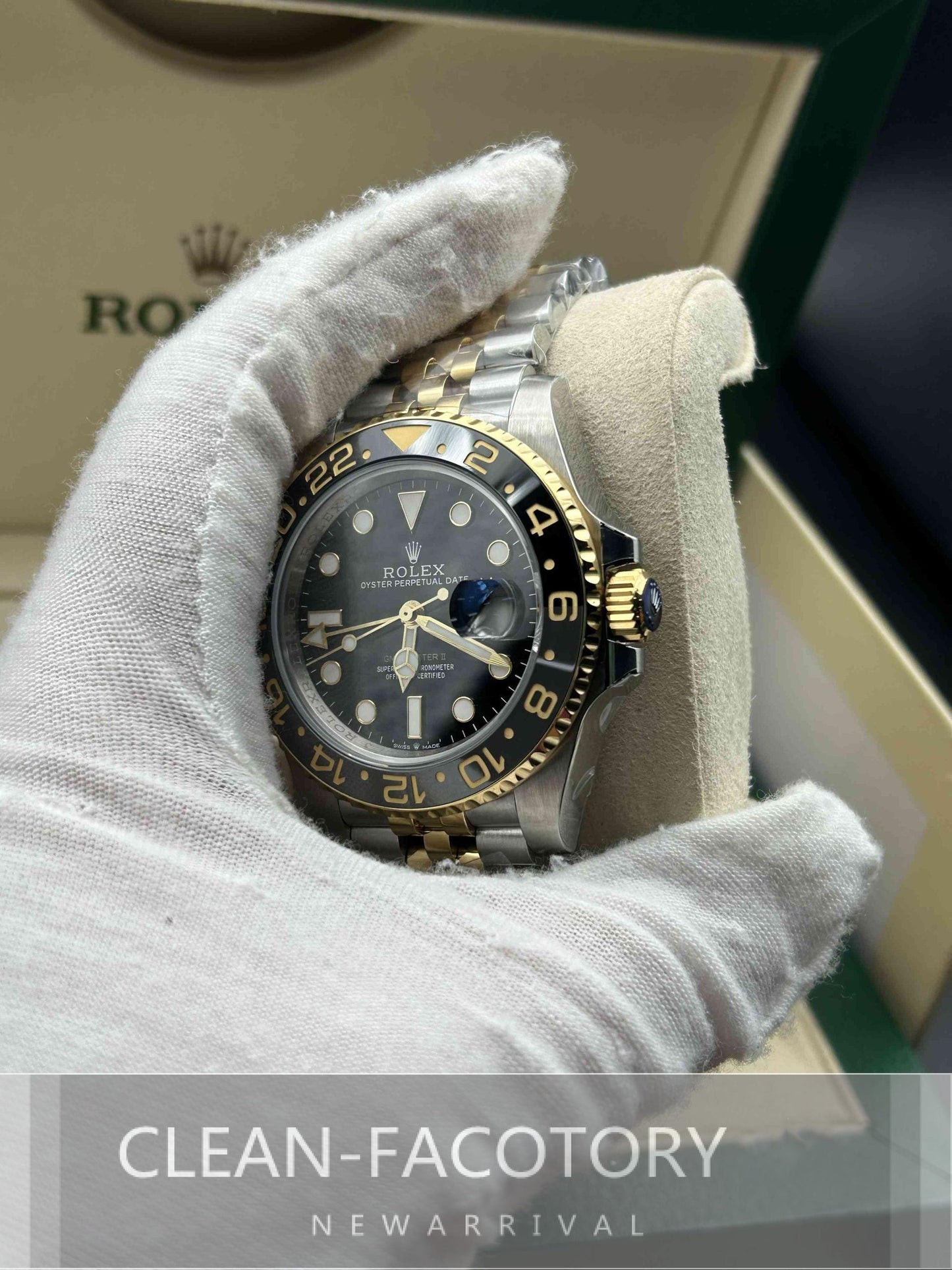 GMT-Master II 126713GRNR “Root Beer Two-Tone” Oyster 40mm Clean Factory